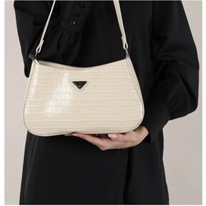 Bagorama PRAD Kadın Suni Deri Desenli Baget Omuz Çantası