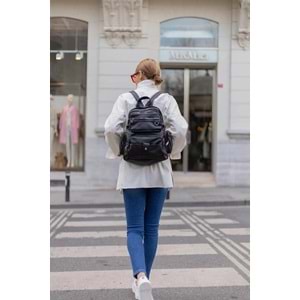 Bagorama MARLON Çok Gözlü Kadın Yıkama Deri Sırt Çantası - Siyah